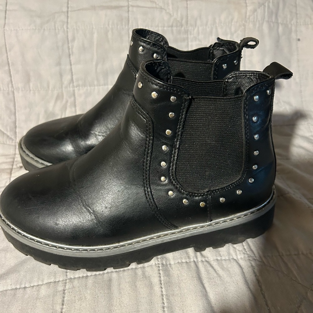 Cute boots size 2 girls